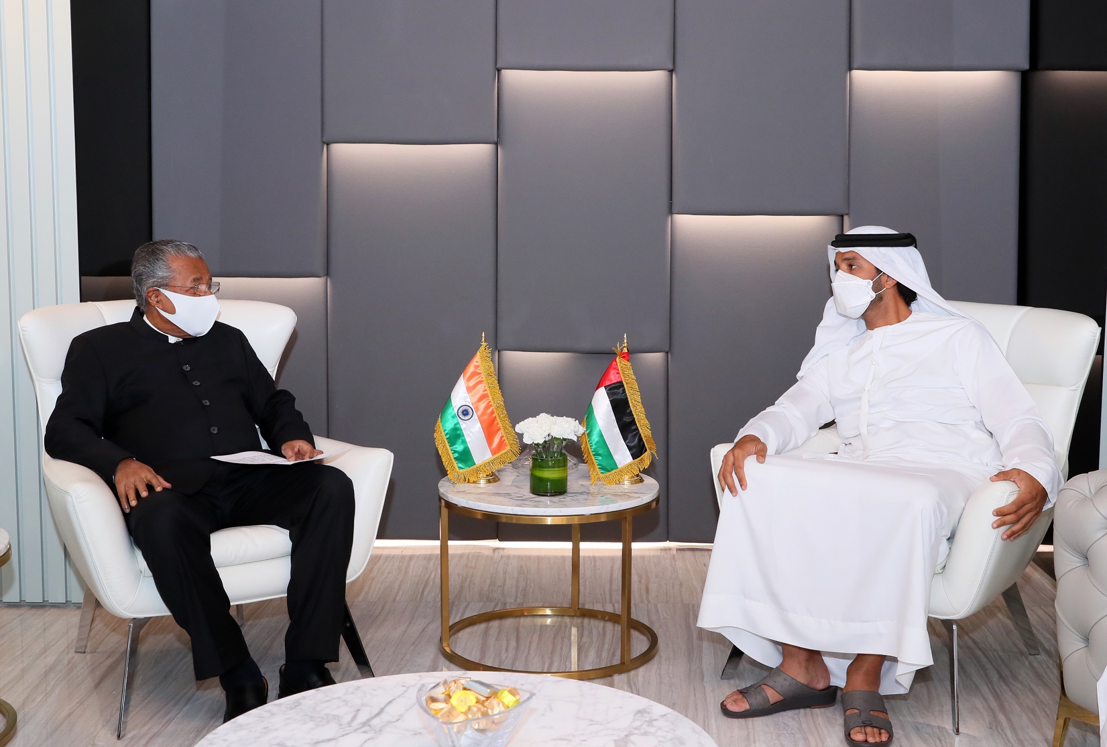 بن طوق يبحث مع رئيس وزراء ولاية كيرلا الهندية آفاق جديدة لتعزيز أطر التعاون المشترك