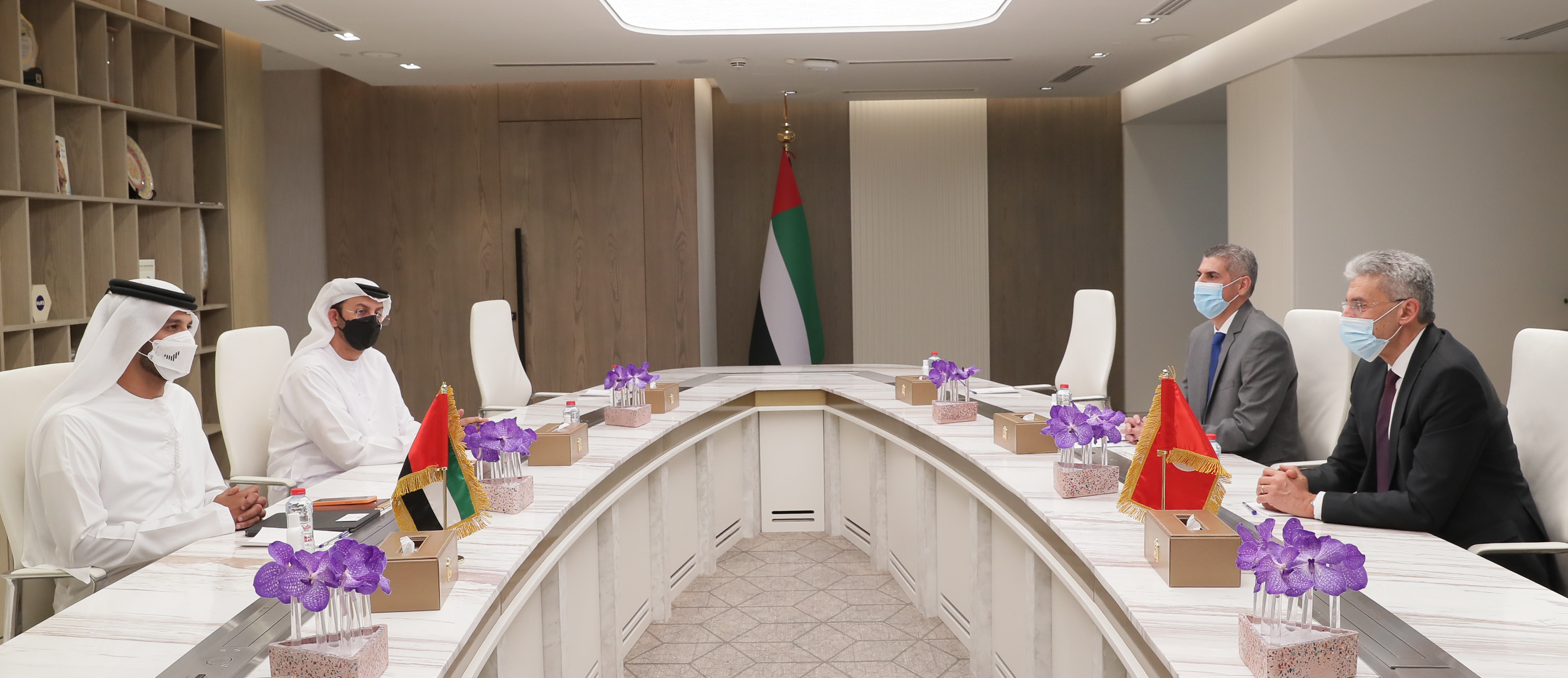 بن طوق يبحث مع وزير الاقتصاد والتخطيط التونسي سبل تنمية الشراكة الاقتصادية والتجارية المرحلة المقبلة